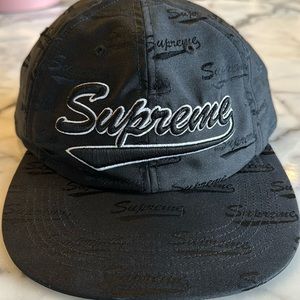NWOT Supreme hat black